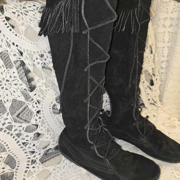 Minnetonka, Black Suede, Lace Up Front Knee High Boots, Fringe, Mens 9 - Picture 2 of 12